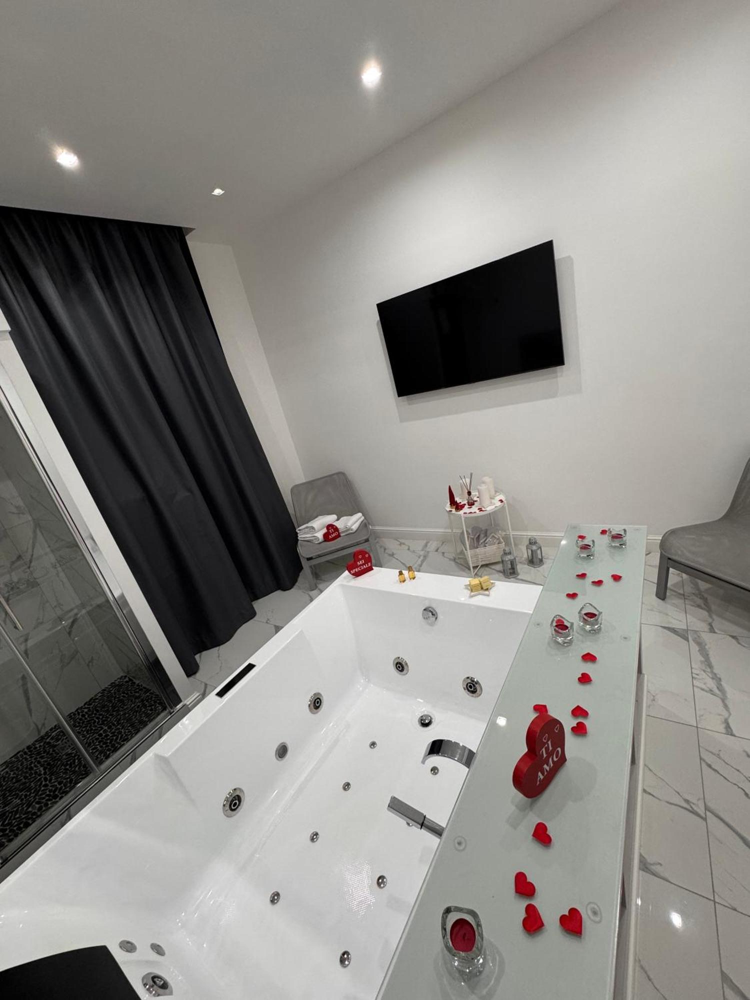 Lady Mary'S Luxury Suites ナポリ エクステリア 写真