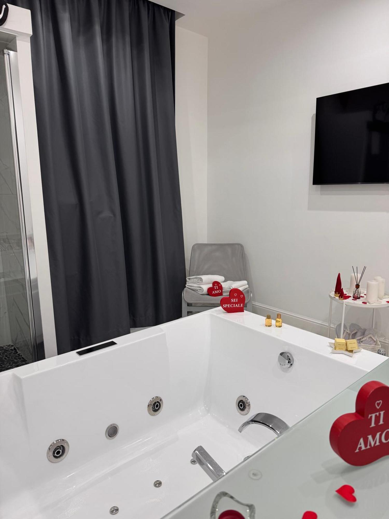 Lady Mary'S Luxury Suites ナポリ エクステリア 写真