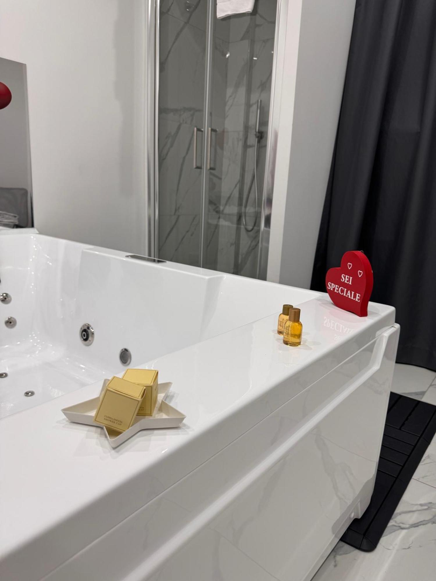 Lady Mary'S Luxury Suites ナポリ エクステリア 写真